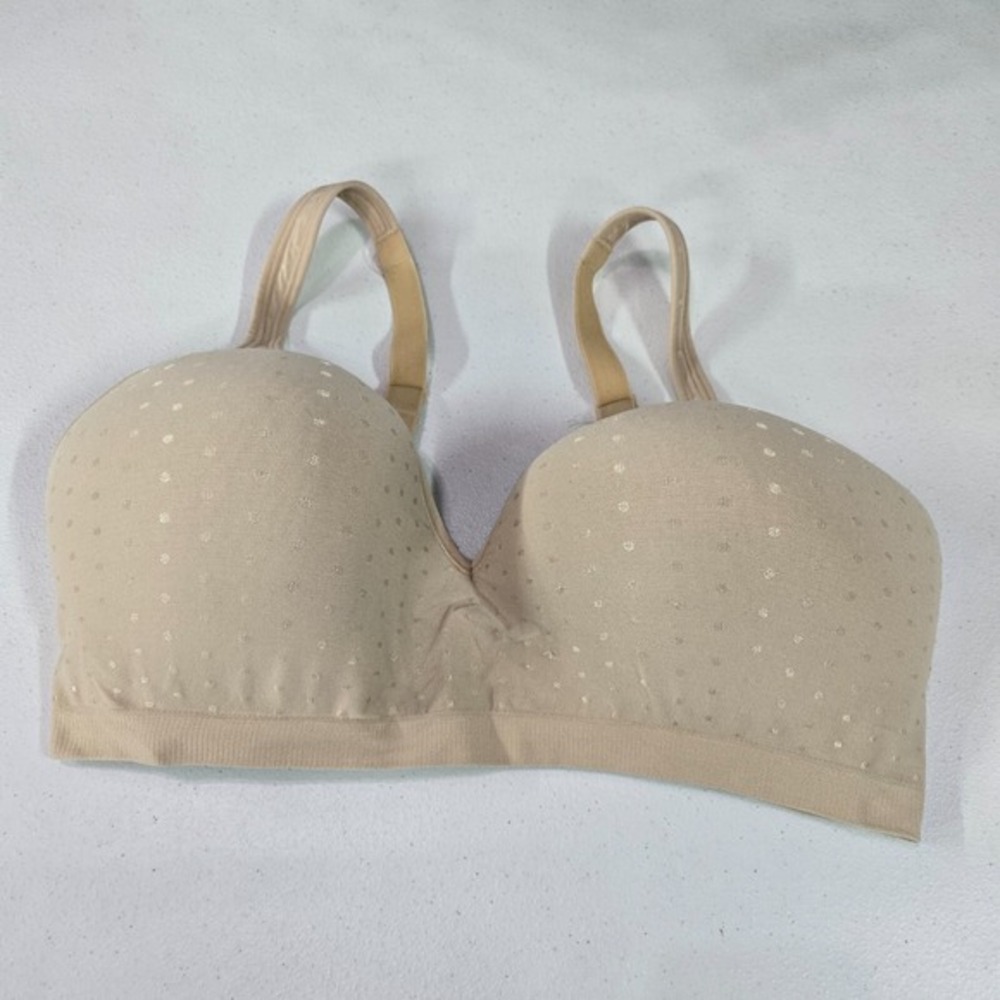 Bali Women Bra 40DD Beige Polka Dot Comfort Revolution Shaping Wireless Smoot